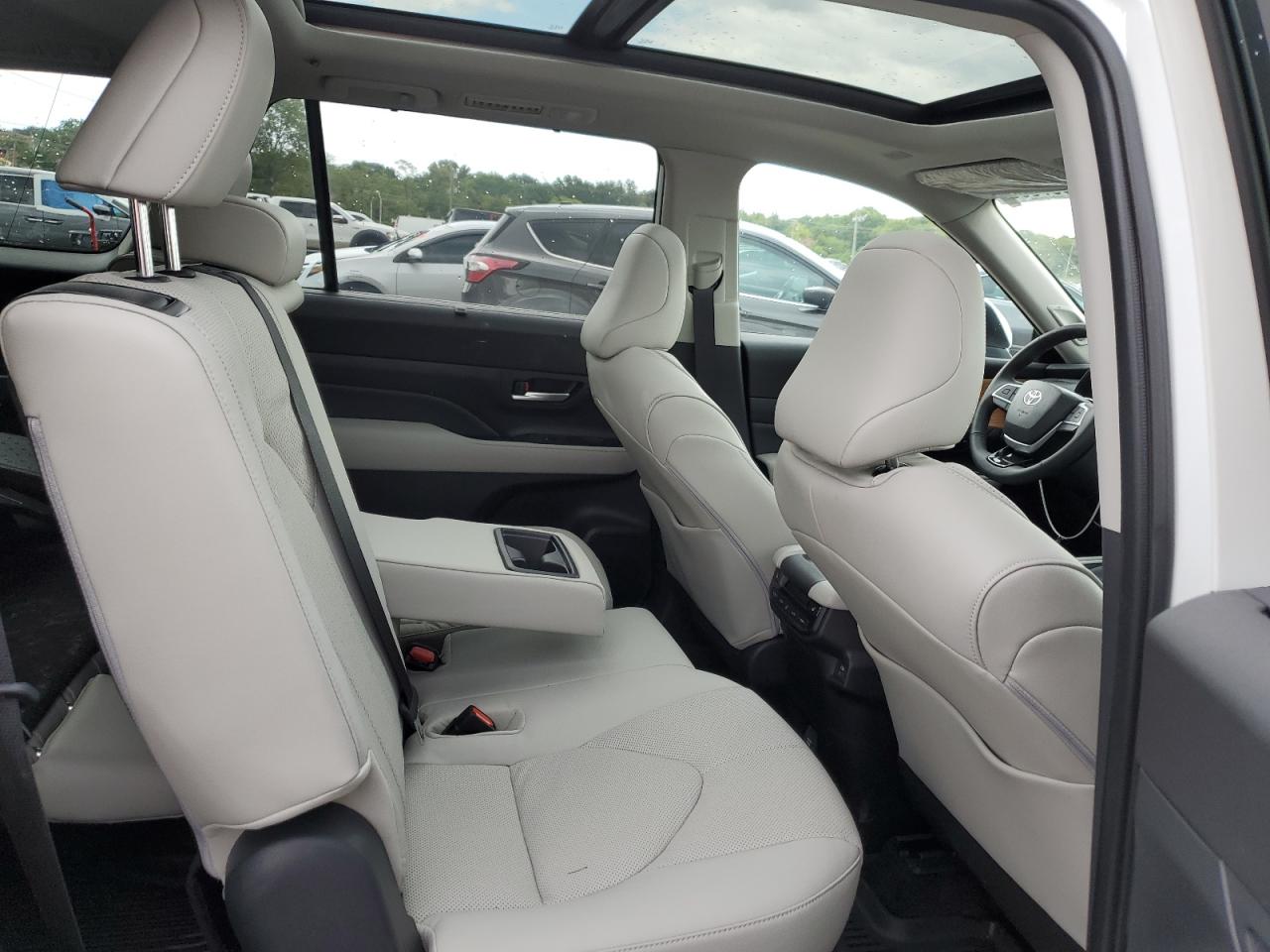 TOYOTA HIGHLANDER LE