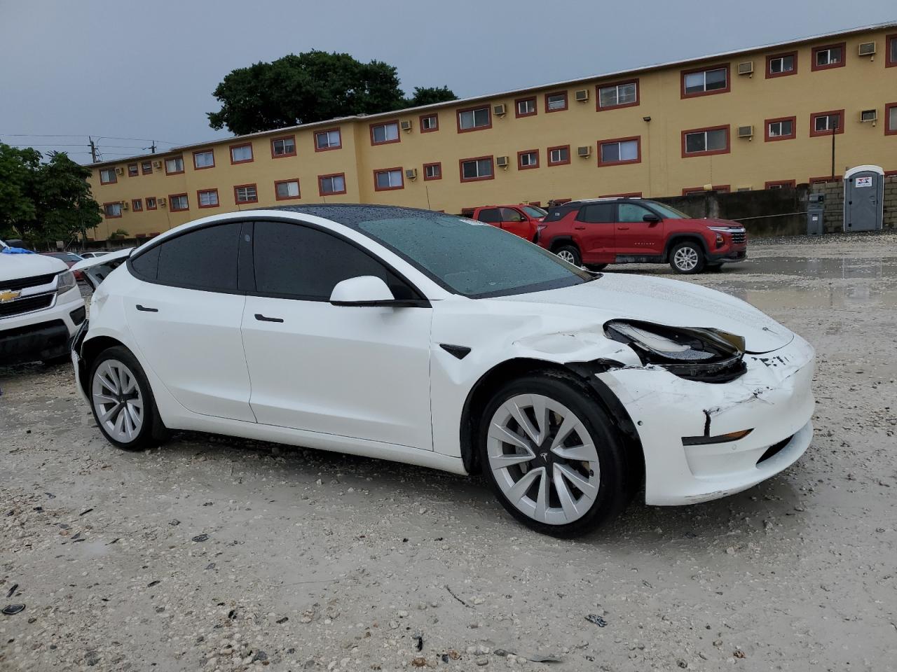 TESLA MODEL 3