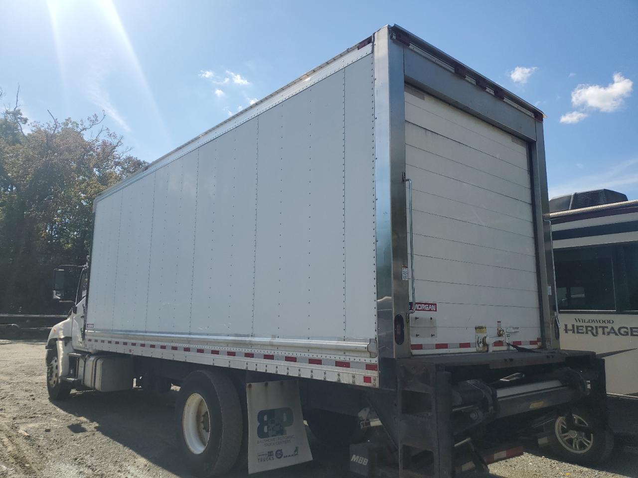 Lot #3240752137 2017 HINO 268