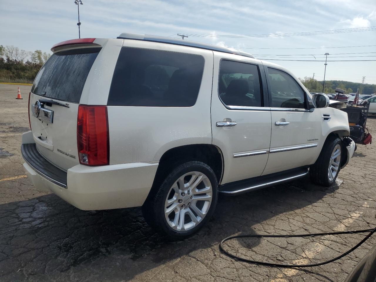CADILLAC ESCALADE LUXURY