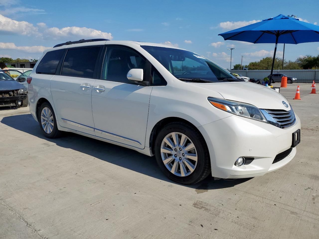 TOYOTA SIENNA XLE