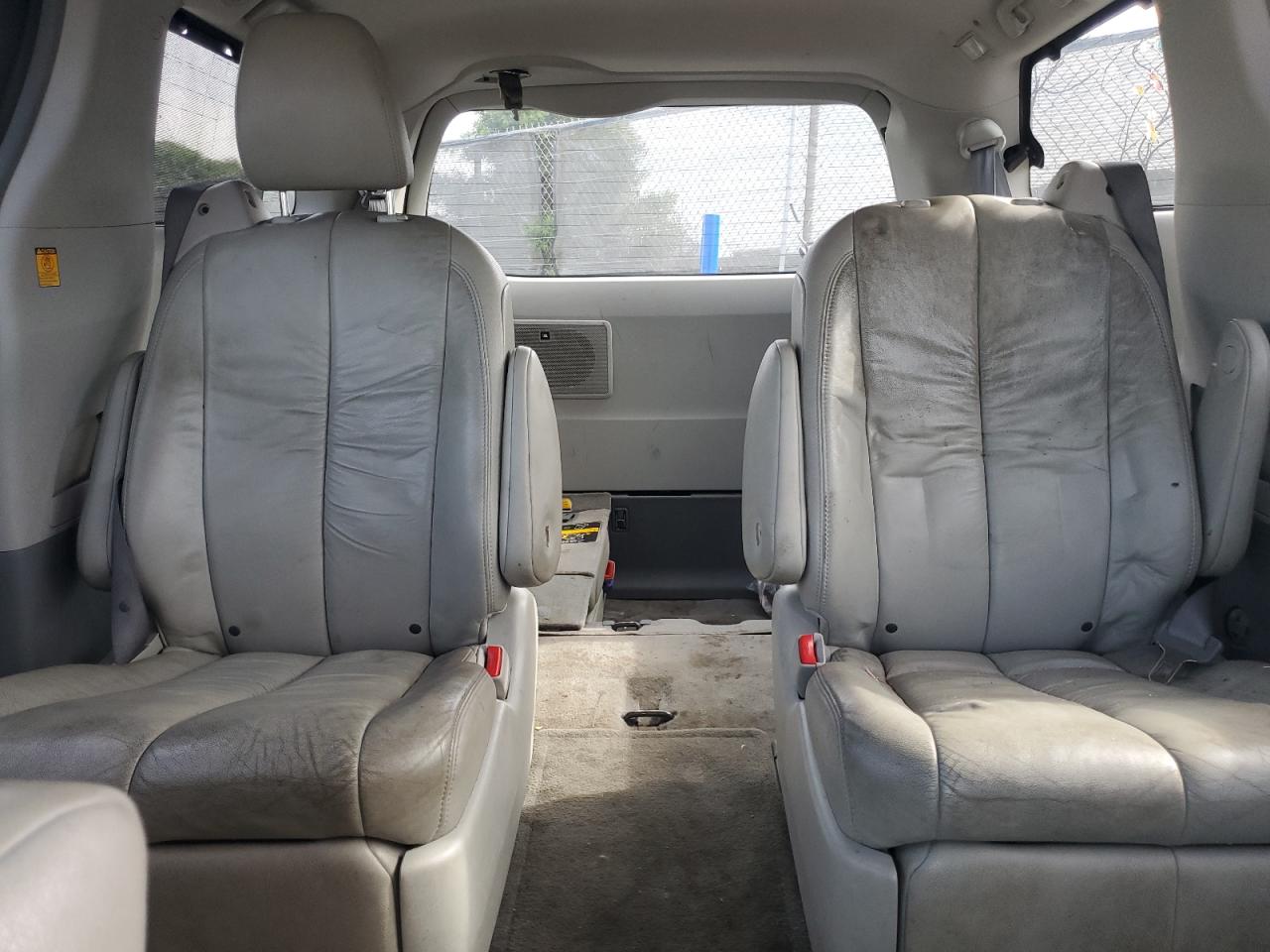 Lot #3319230705 2011 TOYOTA SIENNA XLE