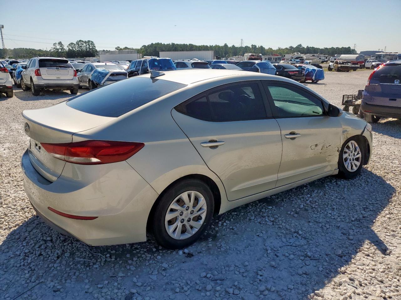 HYUNDAI ELANTRA SE