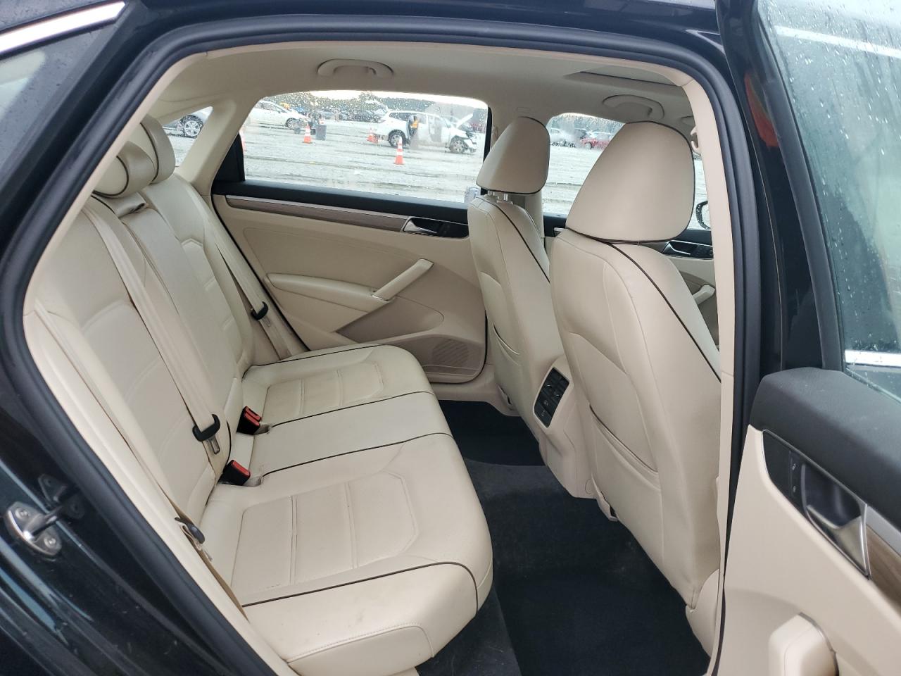 VOLKSWAGEN PASSAT SE