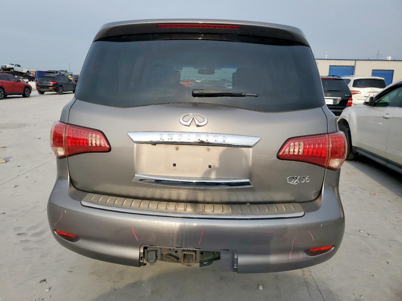 INFINITI QX56
