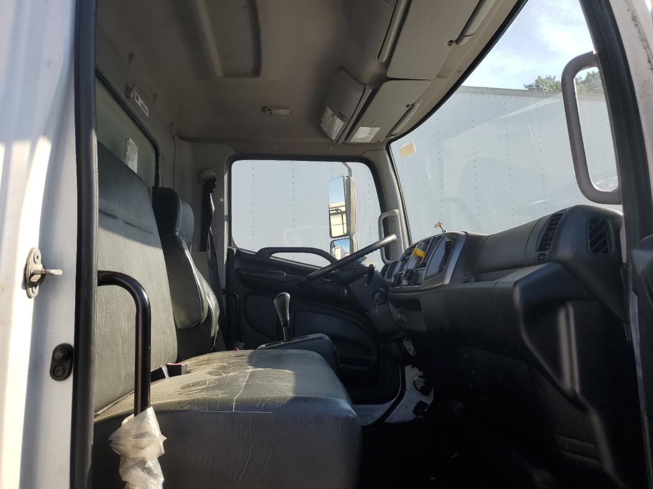 Lot #3254449141 2017 HINO 258/268