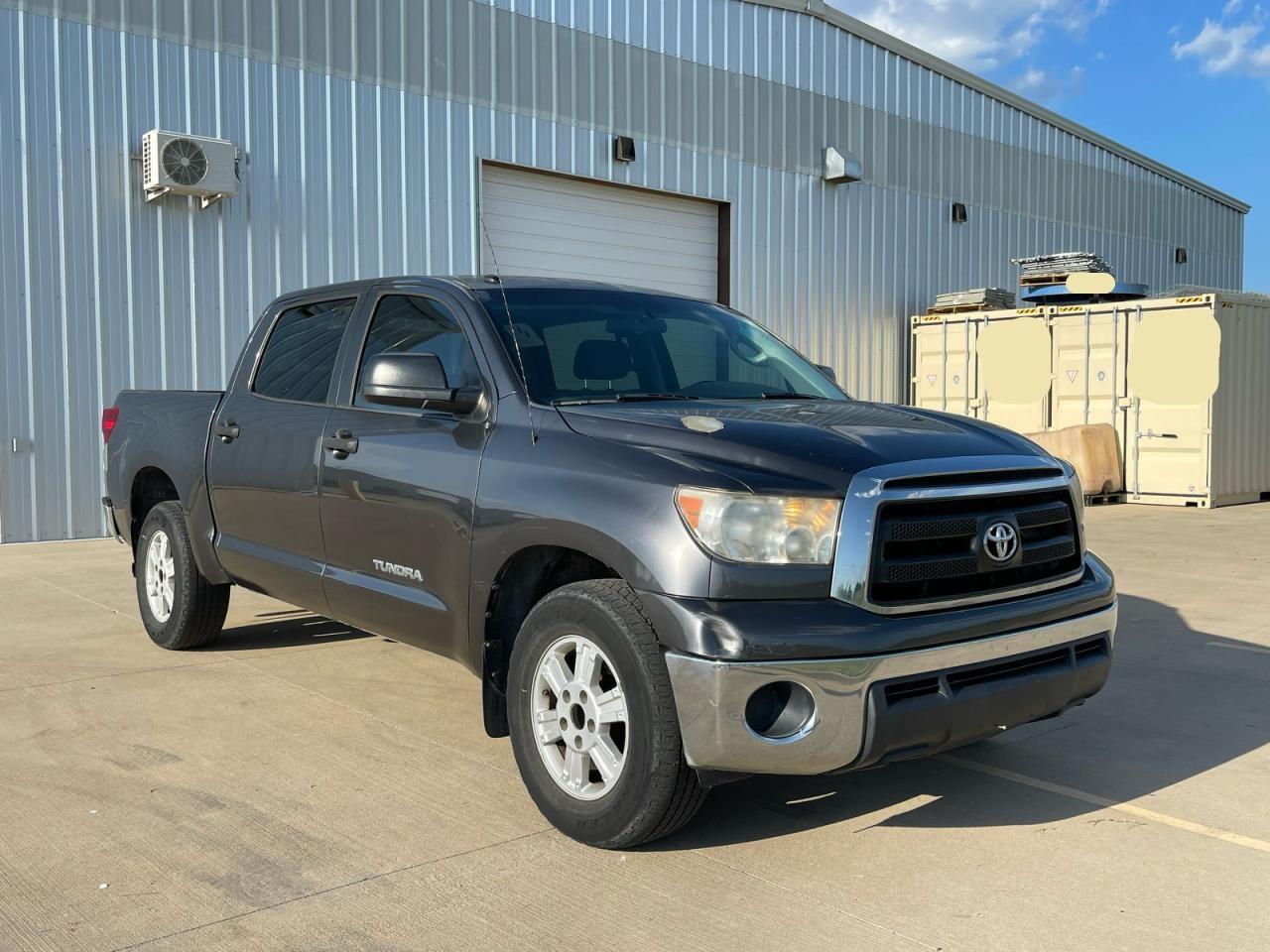 TOYOTA TUNDRA CREWMAX SR5
