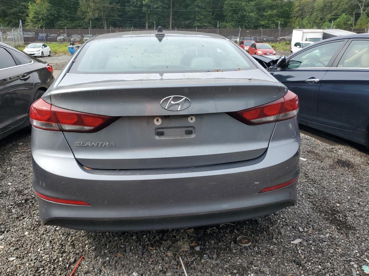 HYUNDAI ELANTRA SE