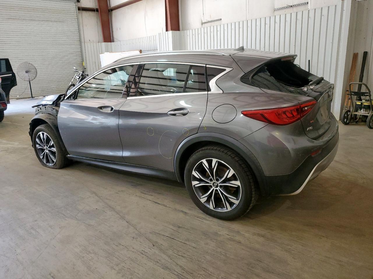 INFINITI QX30 BASE