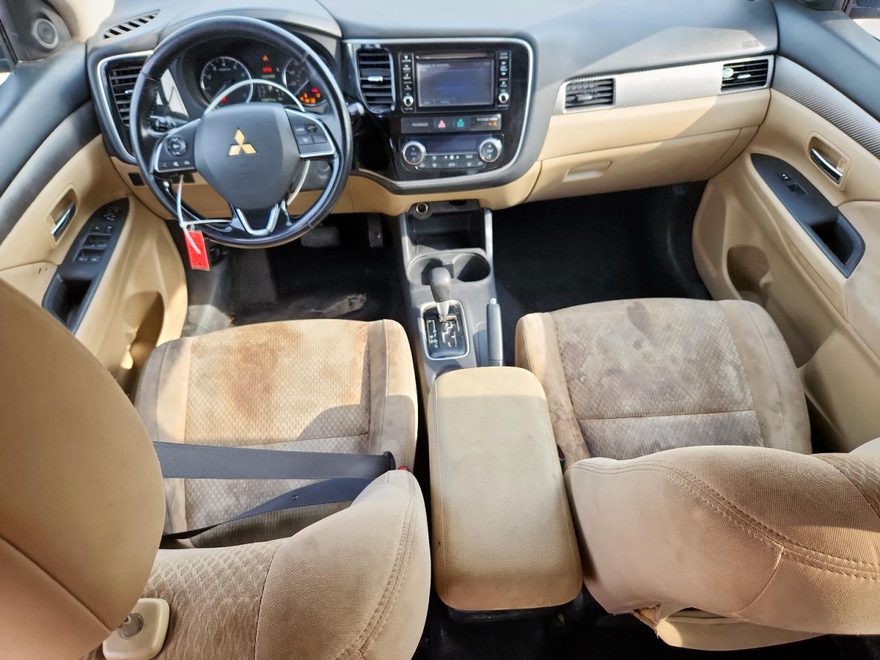 MITSUBISHI OUTLANDER SE