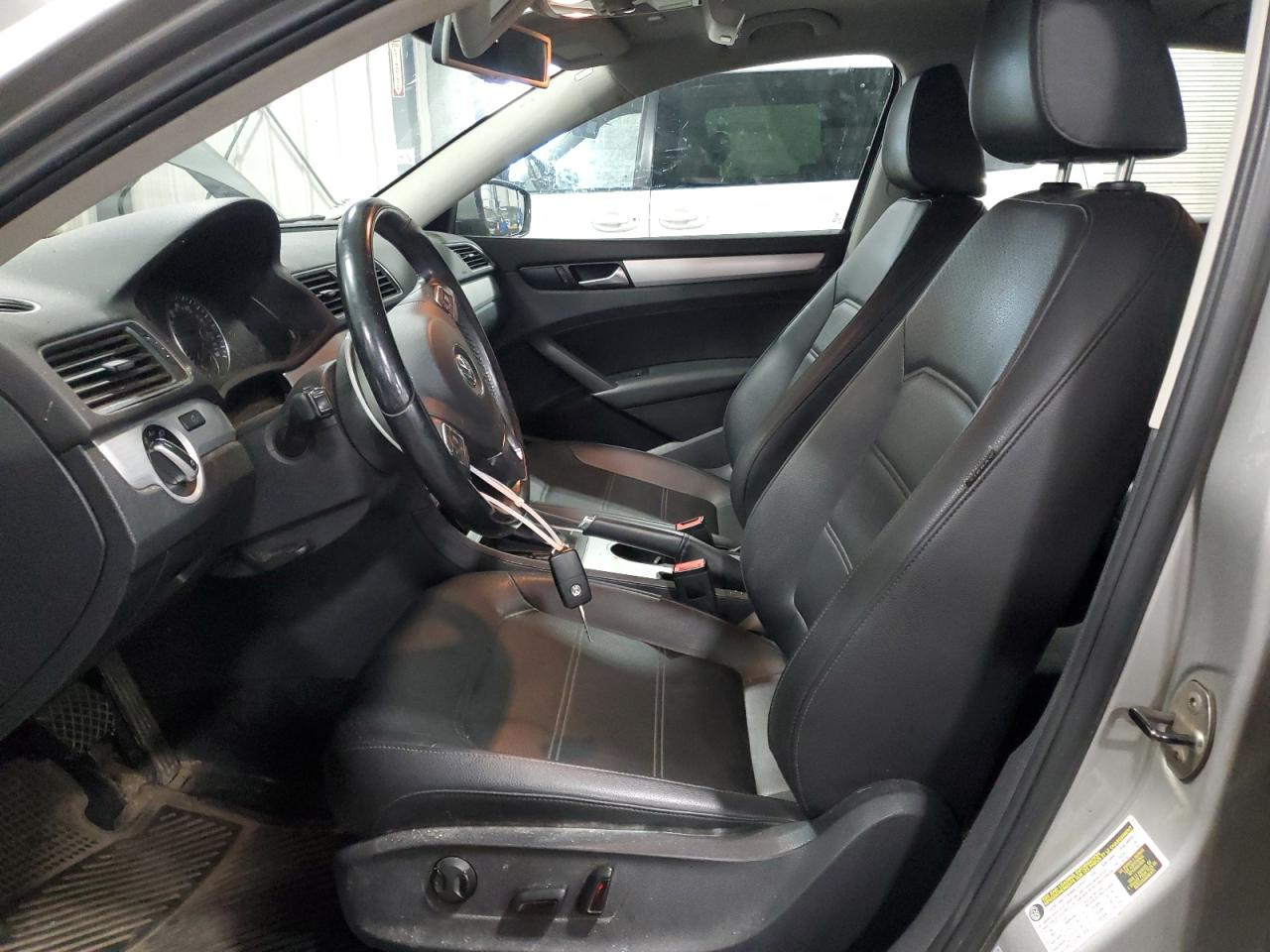 VOLKSWAGEN PASSAT SE