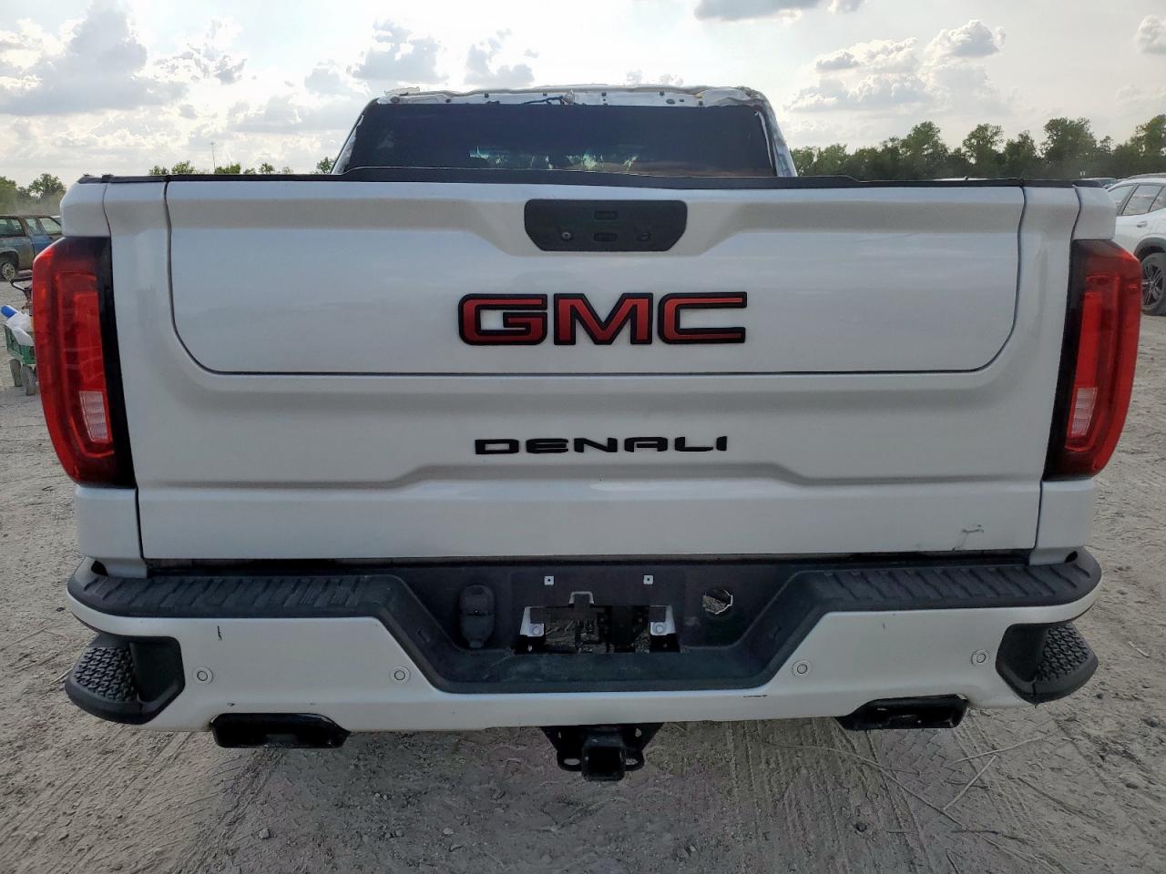GMC SIERRA C1500 DENALI