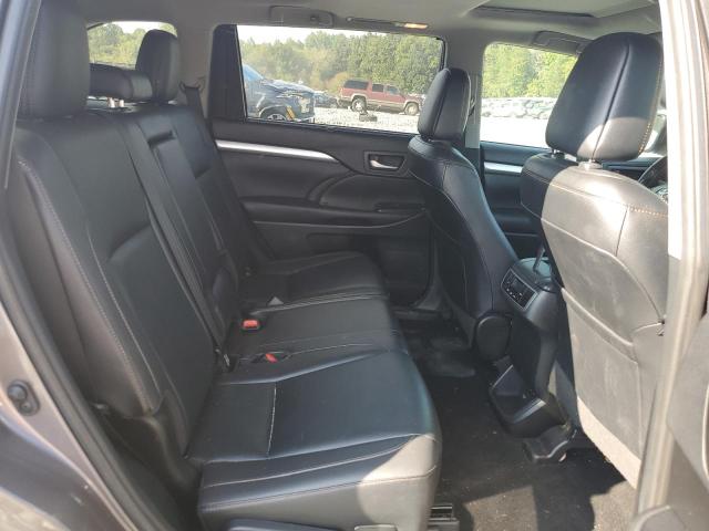 2019 TOYOTA HIGHLANDER SE 5TDJZRFHXKS582247