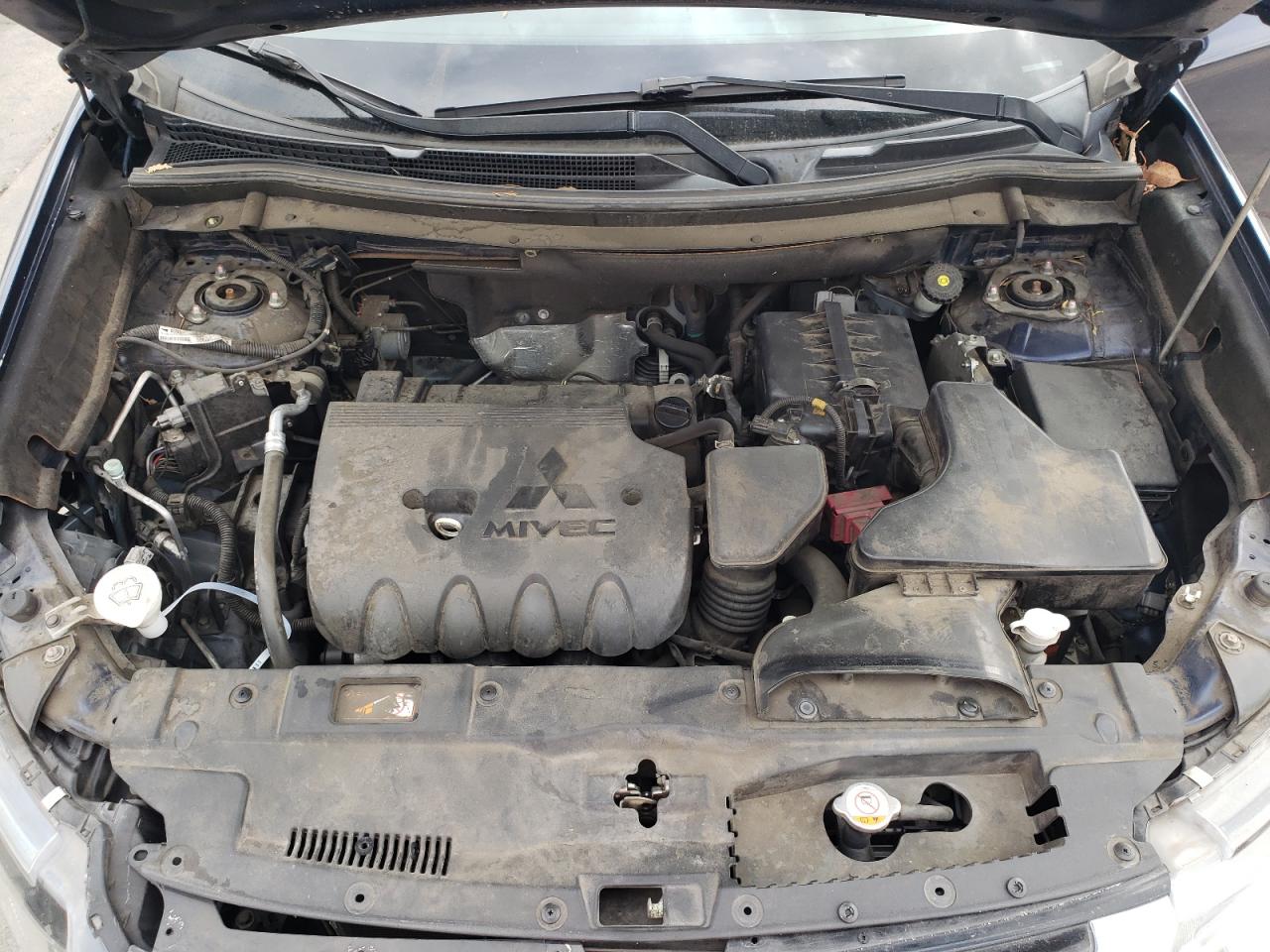 MITSUBISHI OUTLANDER SE