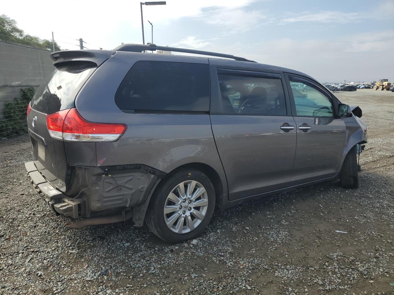 Lot #3319230705 2011 TOYOTA SIENNA XLE