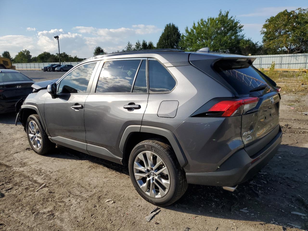 TOYOTA RAV4 XLE PREMIUM