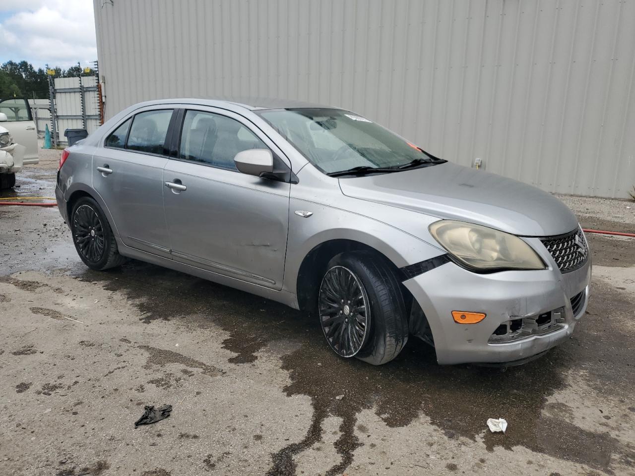 SUZUKI KIZASHI SE