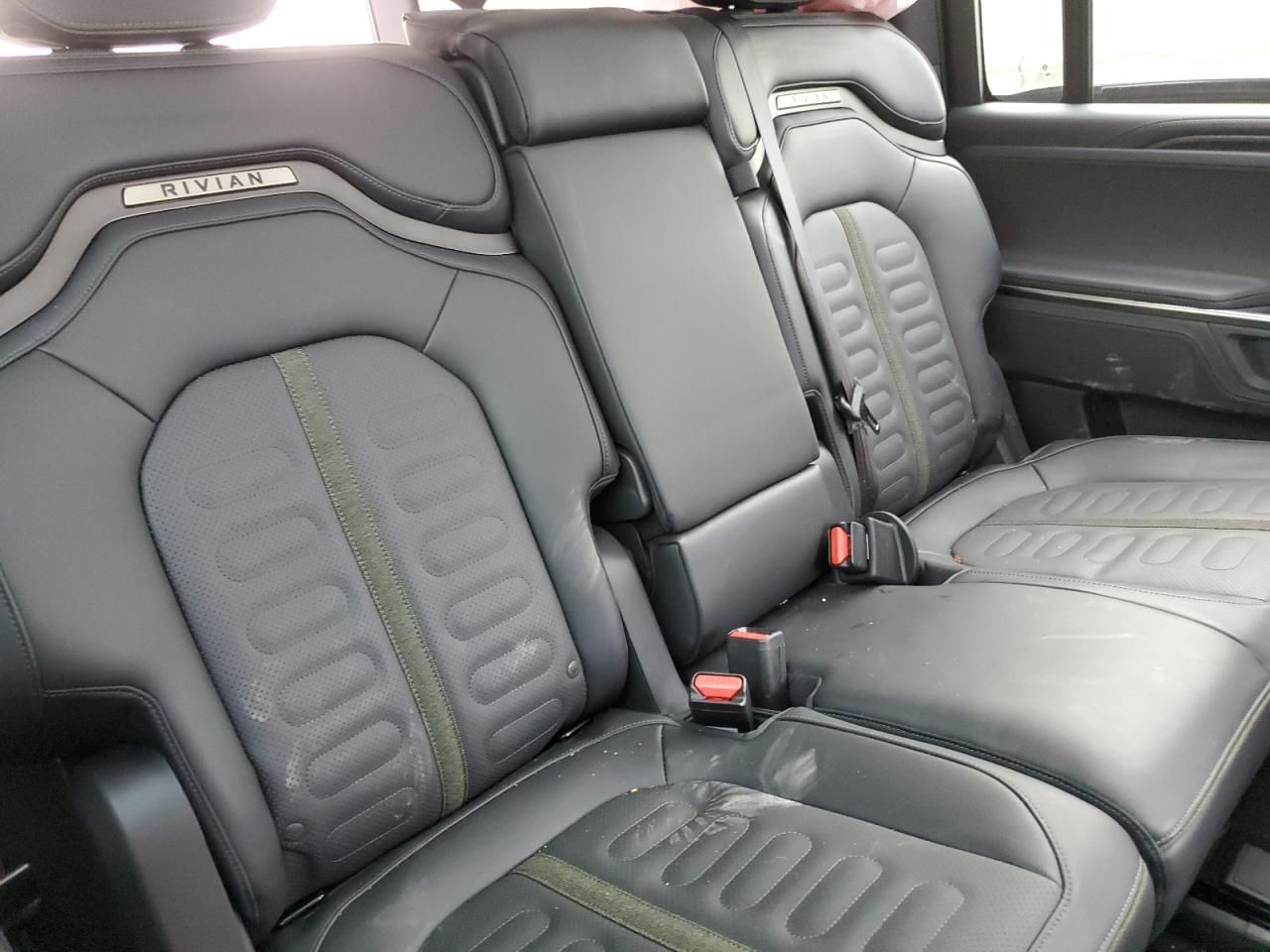 RIVIAN R1S ADVENTURE