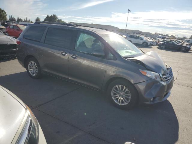 2017 TOYOTA SIENNA XLE 5TDYZ3DC1HS775074