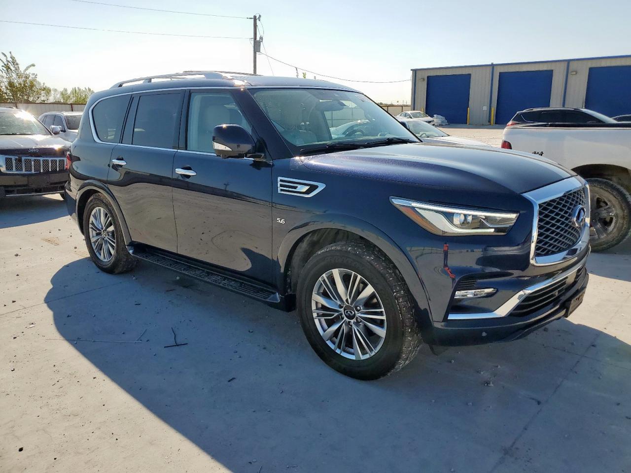 INFINITI QX80 LUXE
