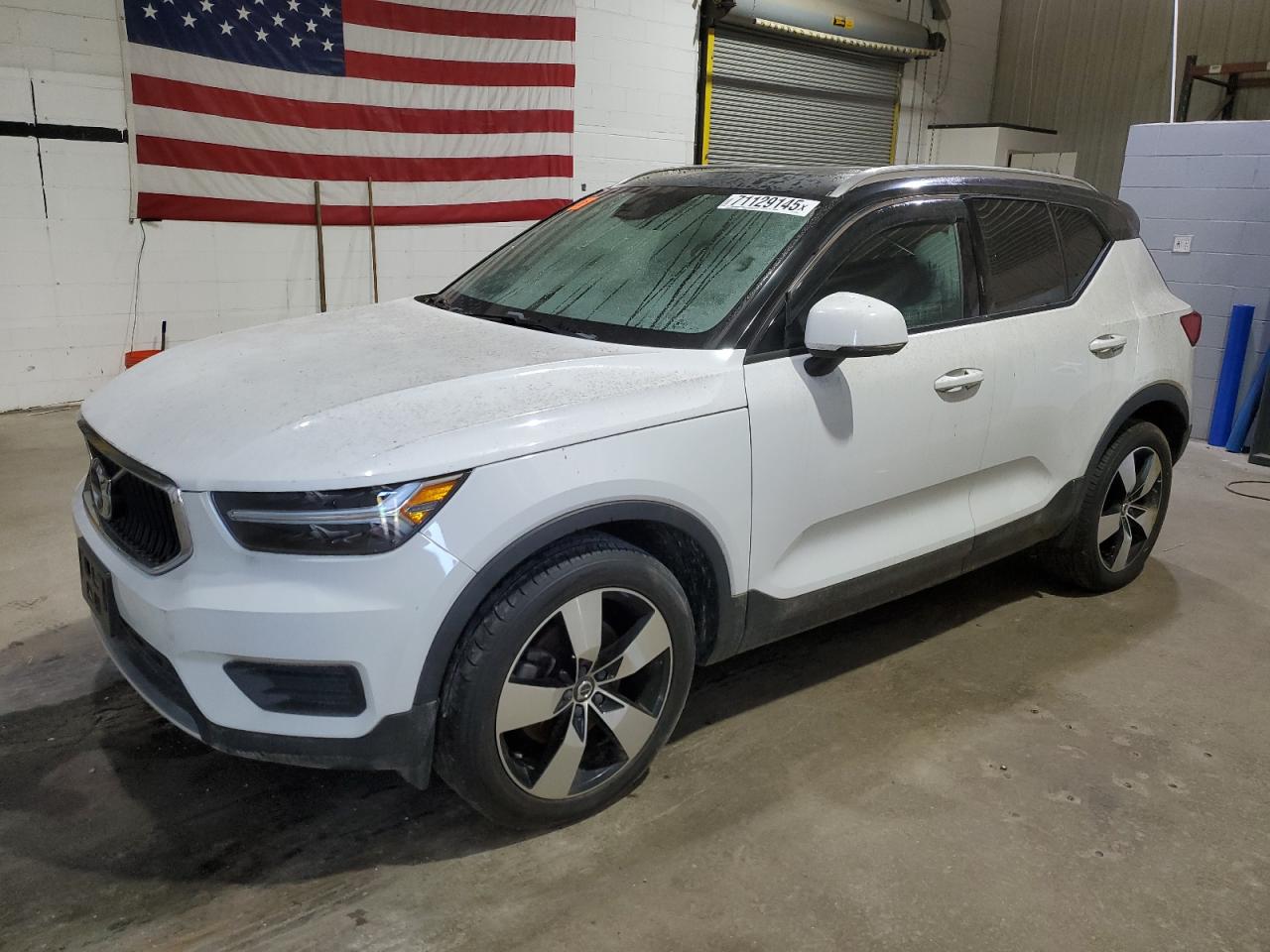 VOLVO XC40 T5 MOMENTUM