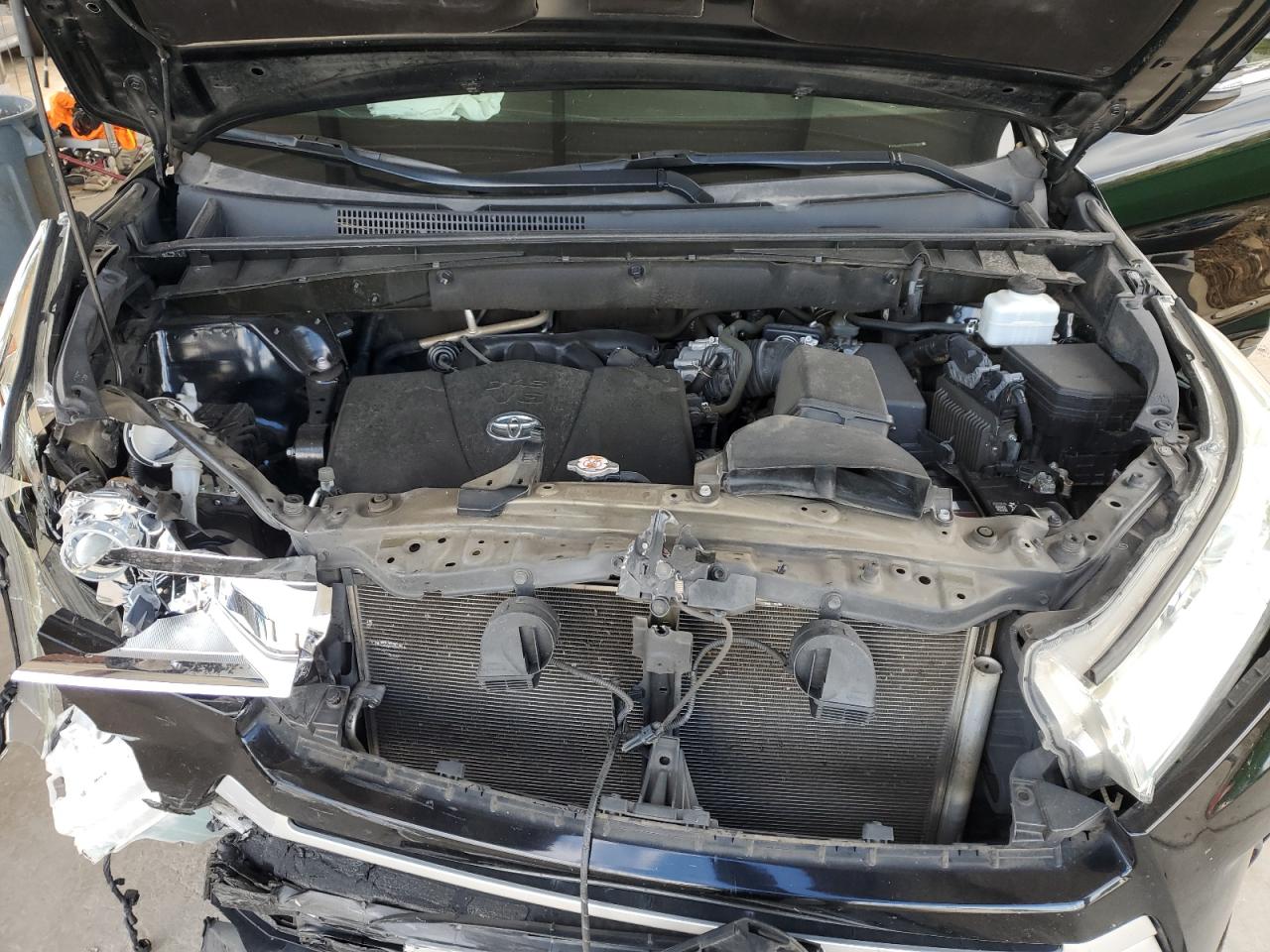 TOYOTA HIGHLANDER SE