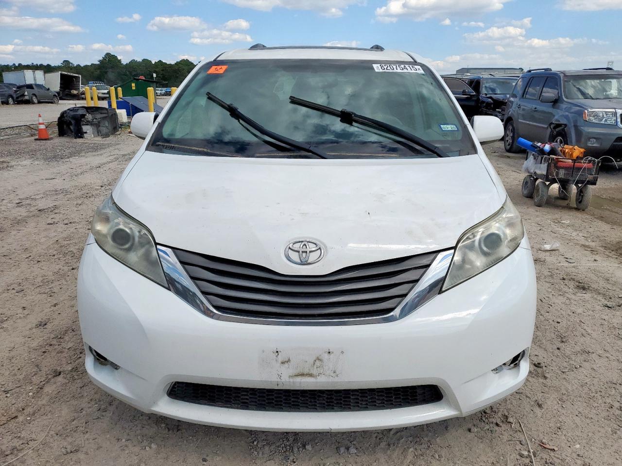 TOYOTA SIENNA XLE