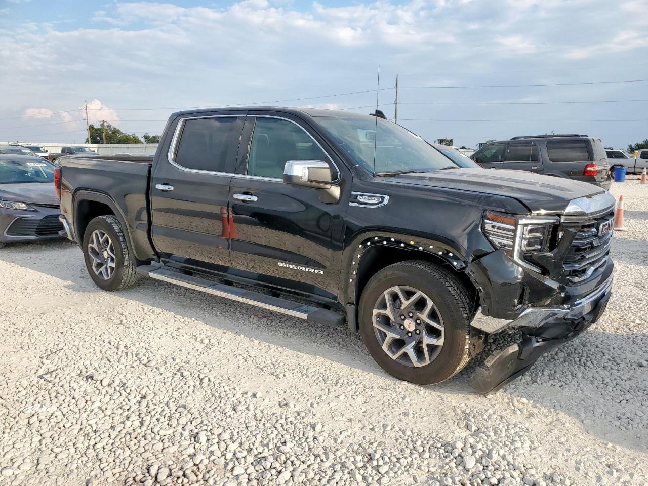 GMC SIERRA C1500 SLT