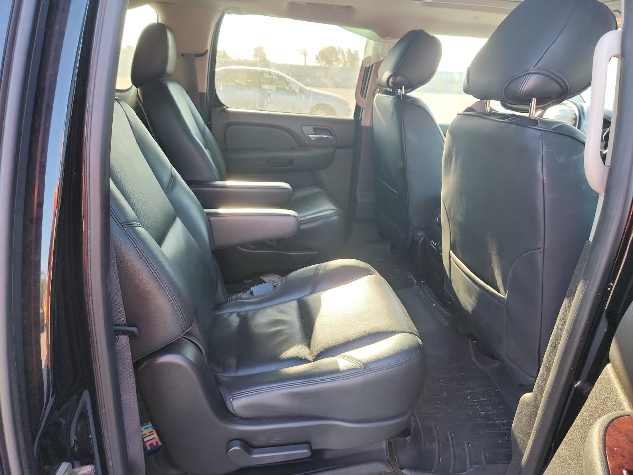 CHEVROLET SUBURBAN C1500 LTZ