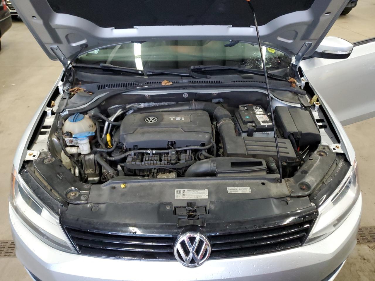 VOLKSWAGEN JETTA SE