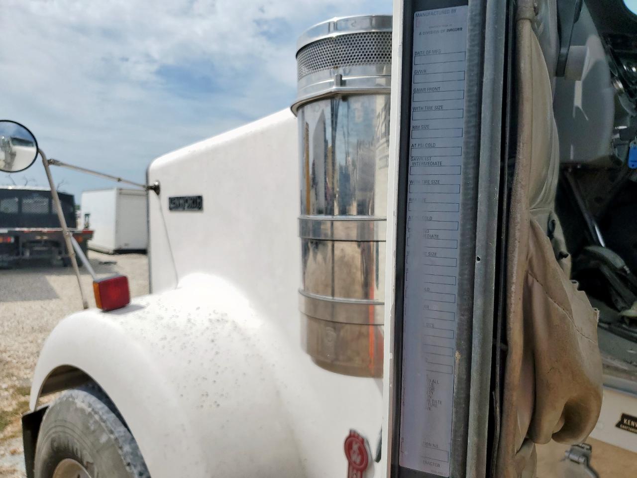 Lot #3254626178 2004 KENWORTH W900