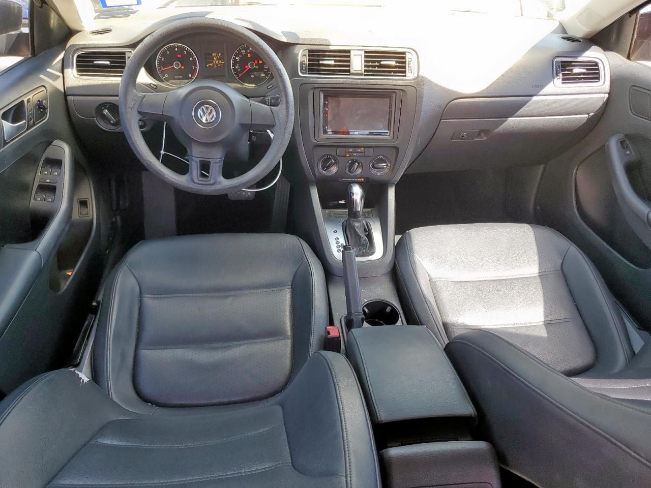 VOLKSWAGEN JETTA SE