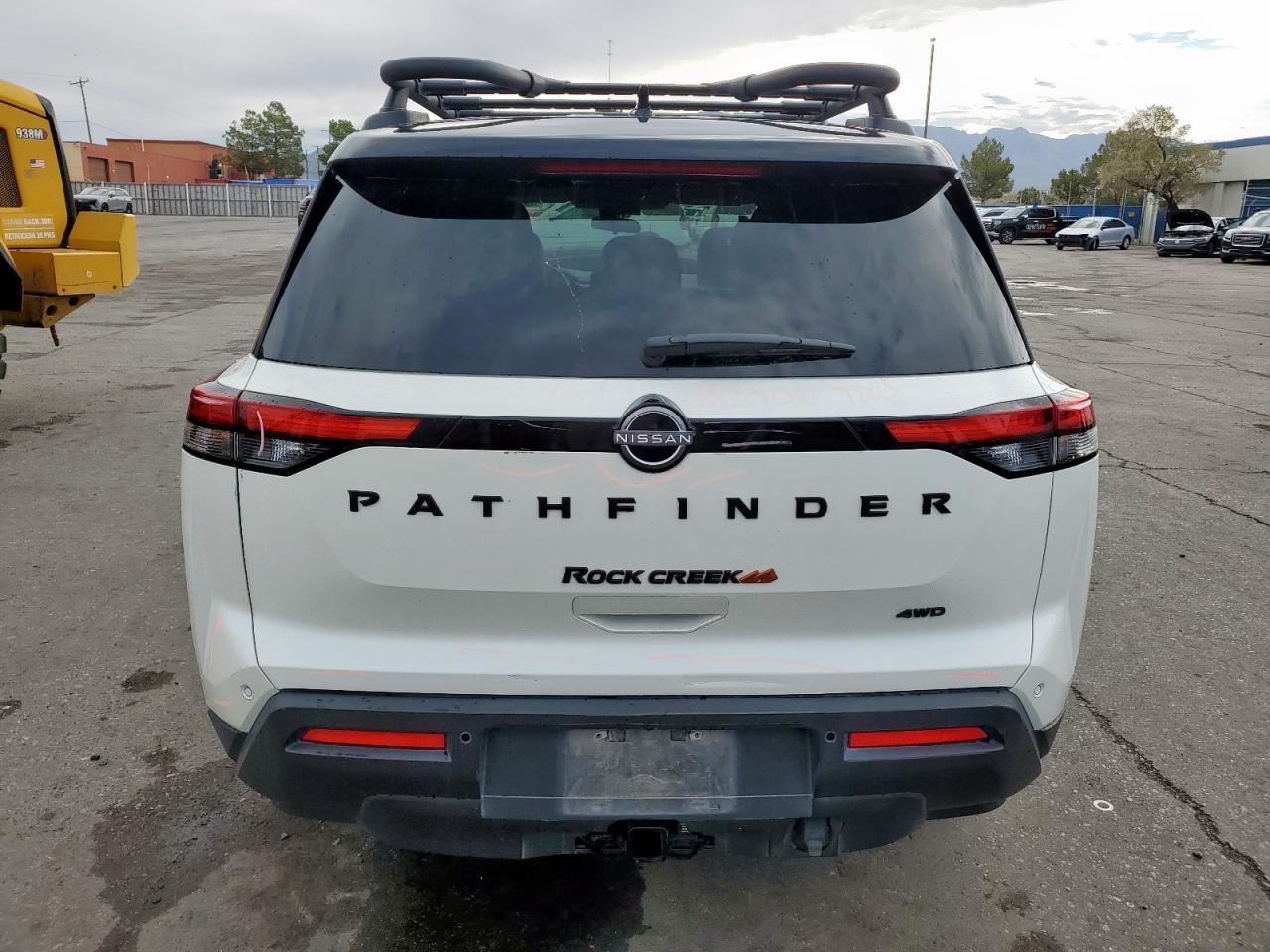 NISSAN PATHFINDER SV
