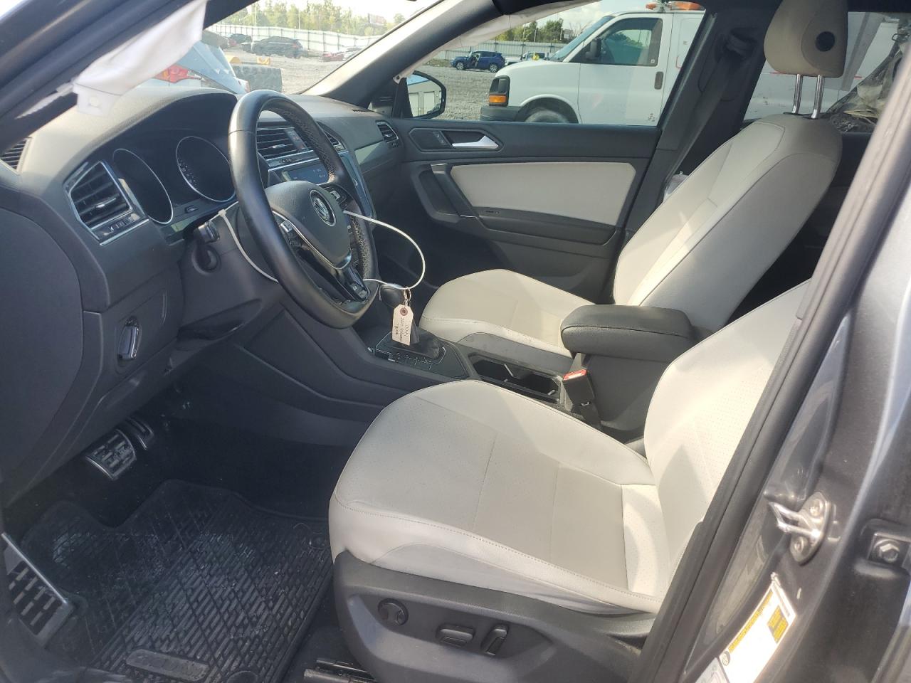 VOLKSWAGEN TIGUAN SE