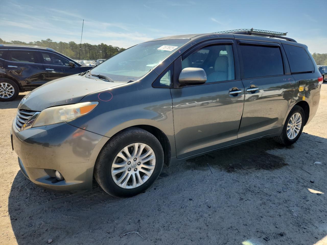 TOYOTA SIENNA XLE