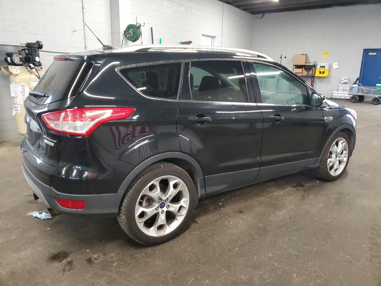 FORD ESCAPE TITANIUM