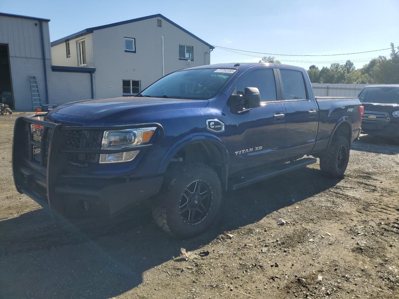 NISSAN TITAN SL