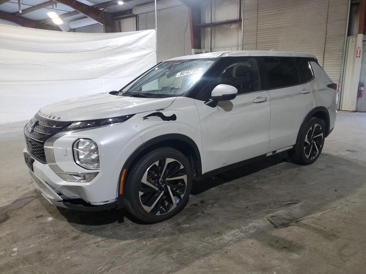 MITSUBISHI OUTLANDER SE