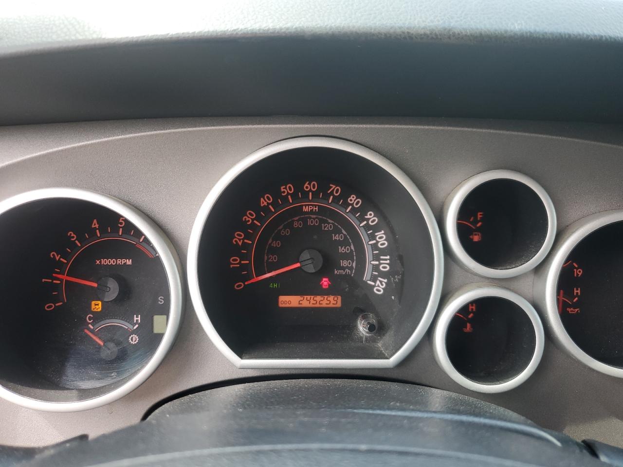 TOYOTA TUNDRA CREWMAX SR5