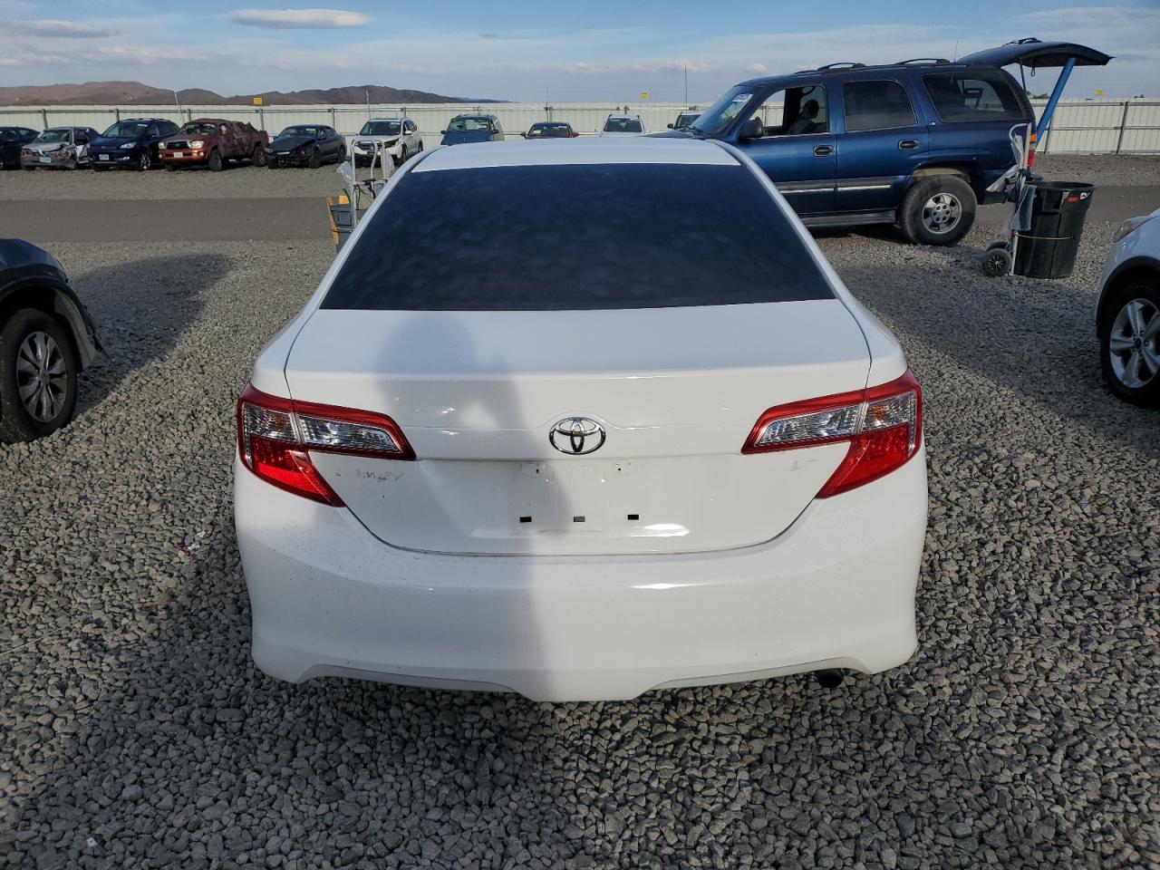TOYOTA CAMRY BASE