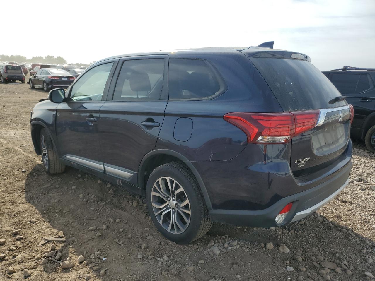 MITSUBISHI OUTLANDER SE