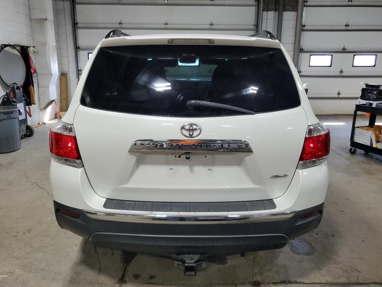 TOYOTA HIGHLANDER BASE