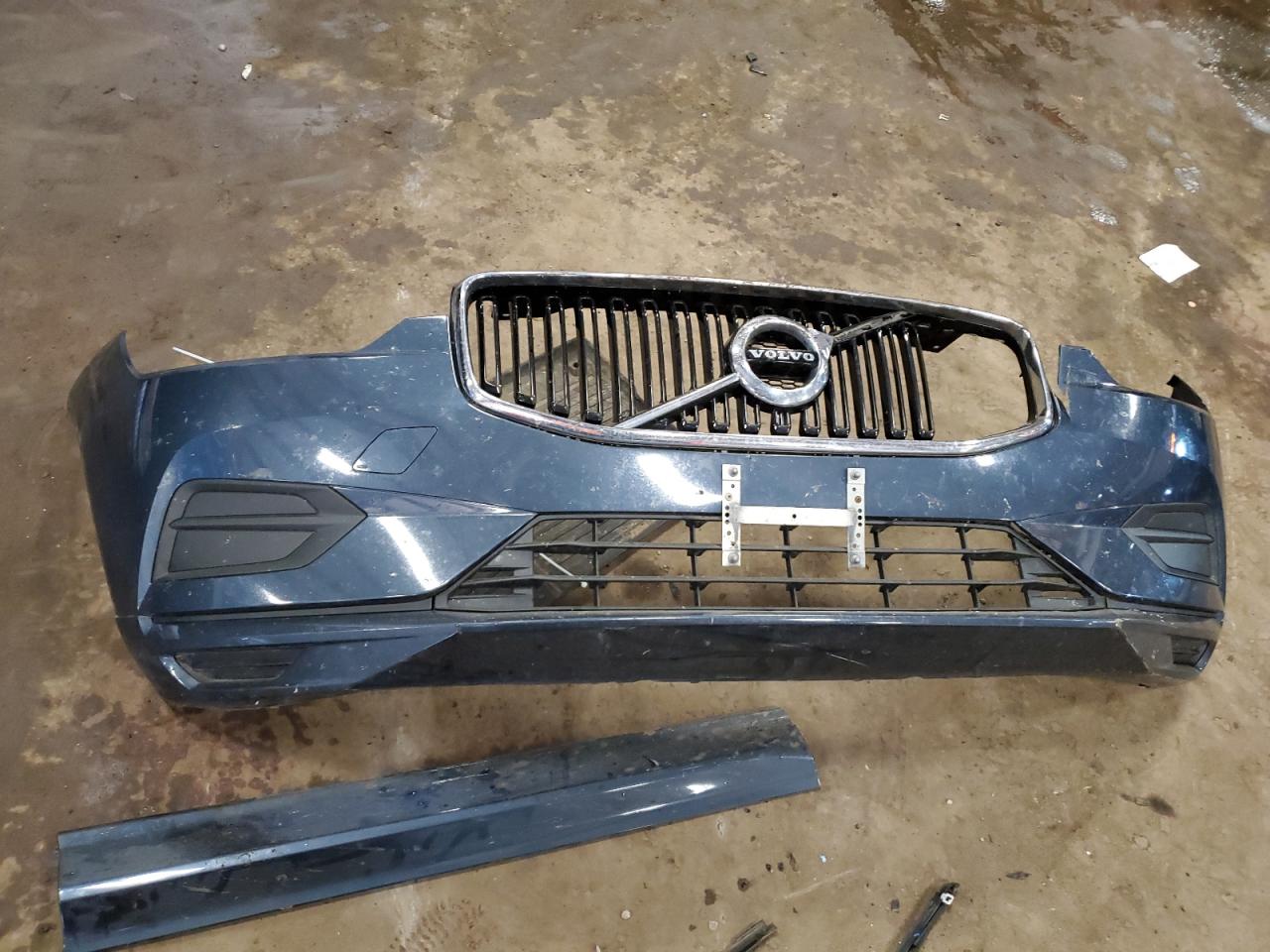 VOLVO XC60 T6 MOMENTUM