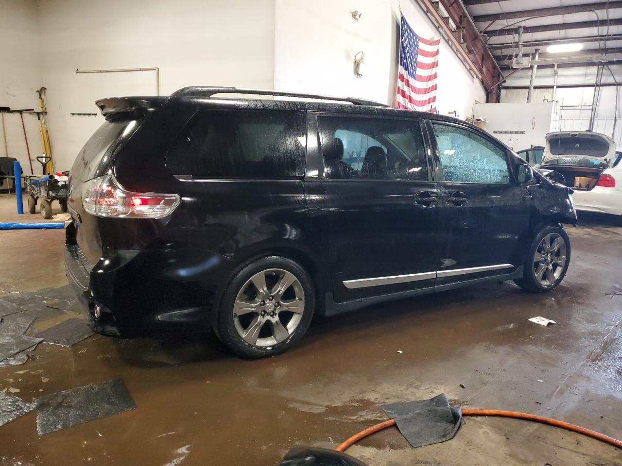 TOYOTA SIENNA SPORT