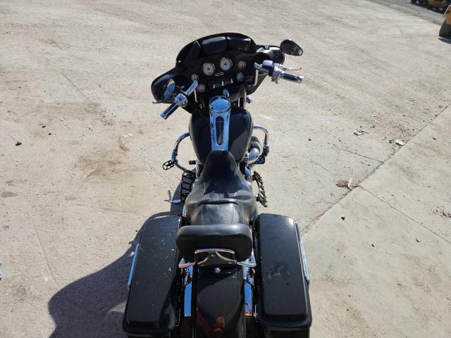 2011 HARLEY-DAVIDSON FLHX - 1HD1KBM14BB671402