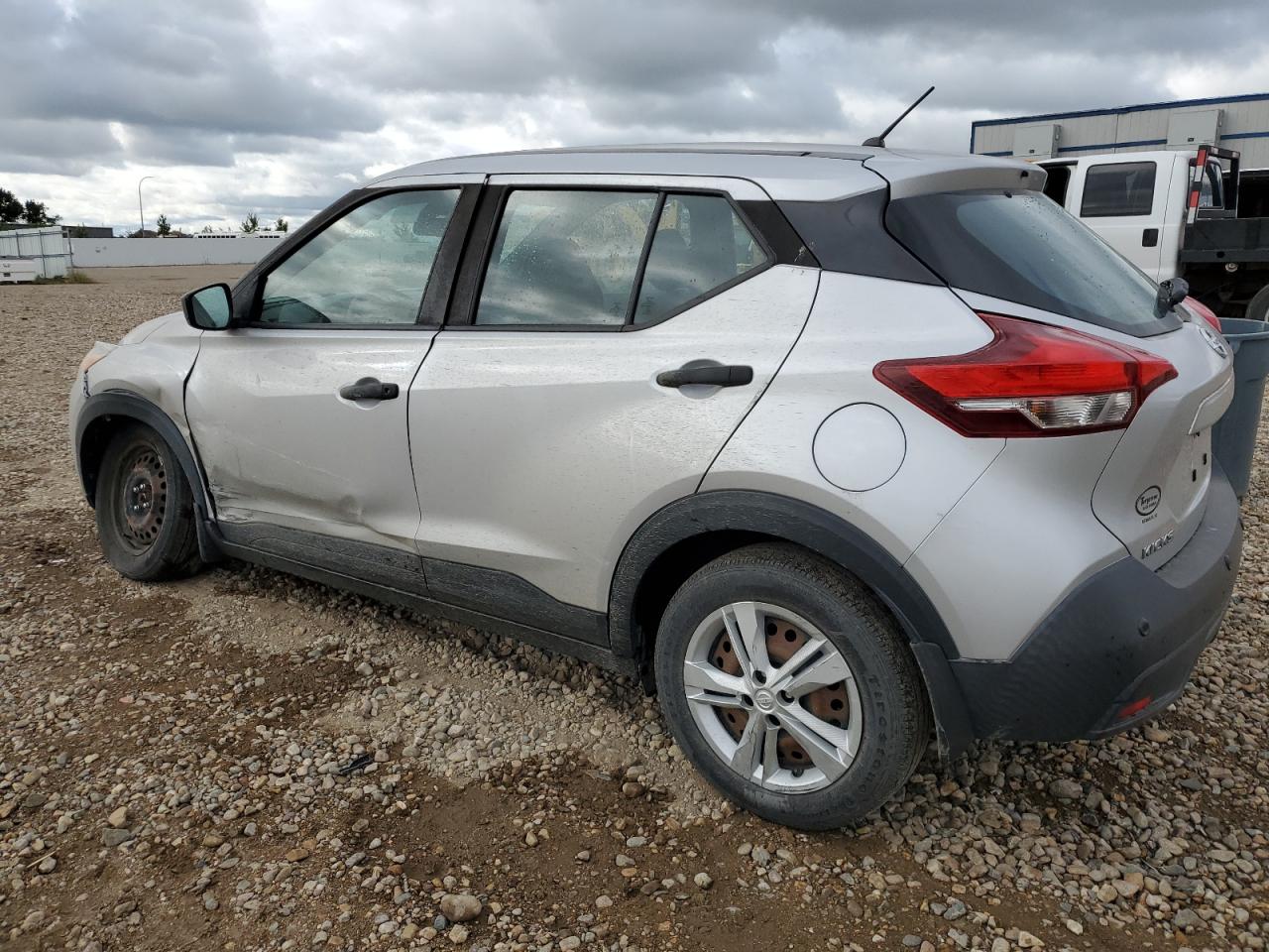 NISSAN KICKS S