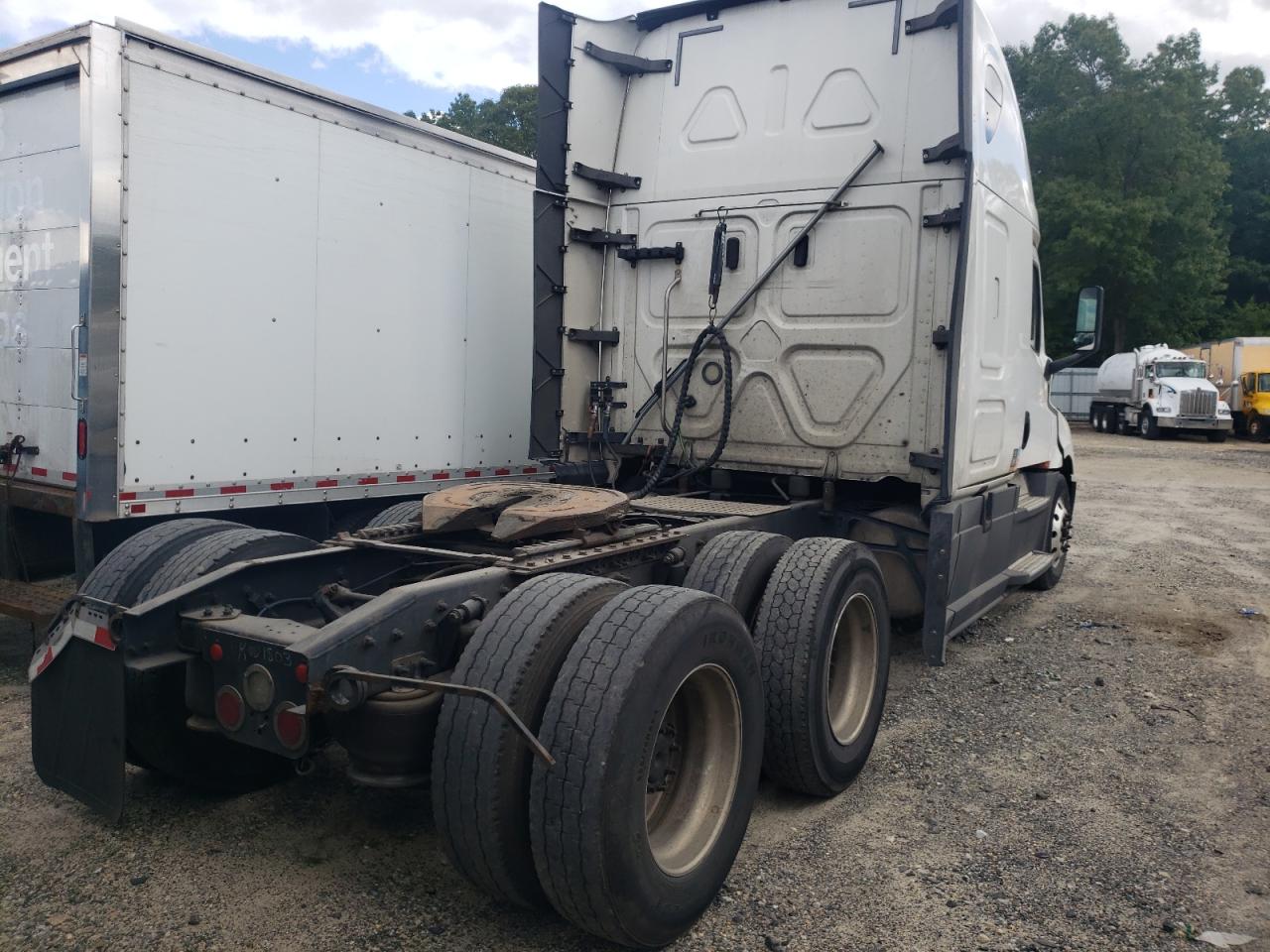 Lot #3234350058 2019 FREIGHTLINER CASCADIA 1