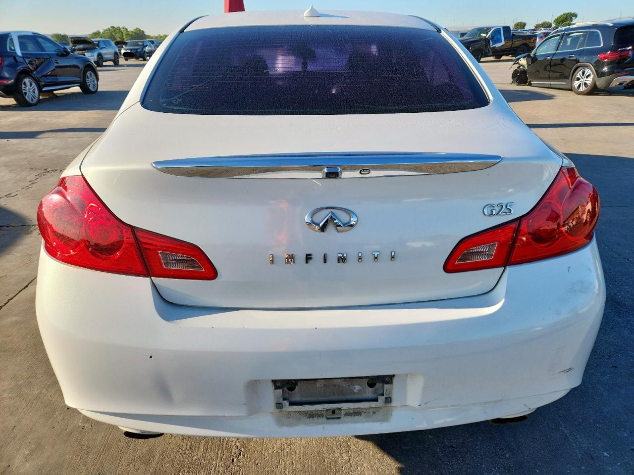INFINITI G25 BASE