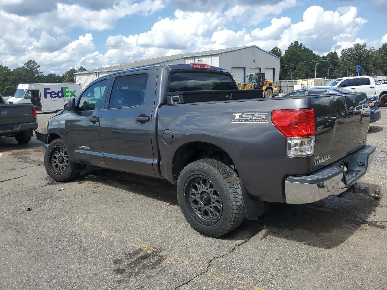 TOYOTA TUNDRA CREWMAX SR5
