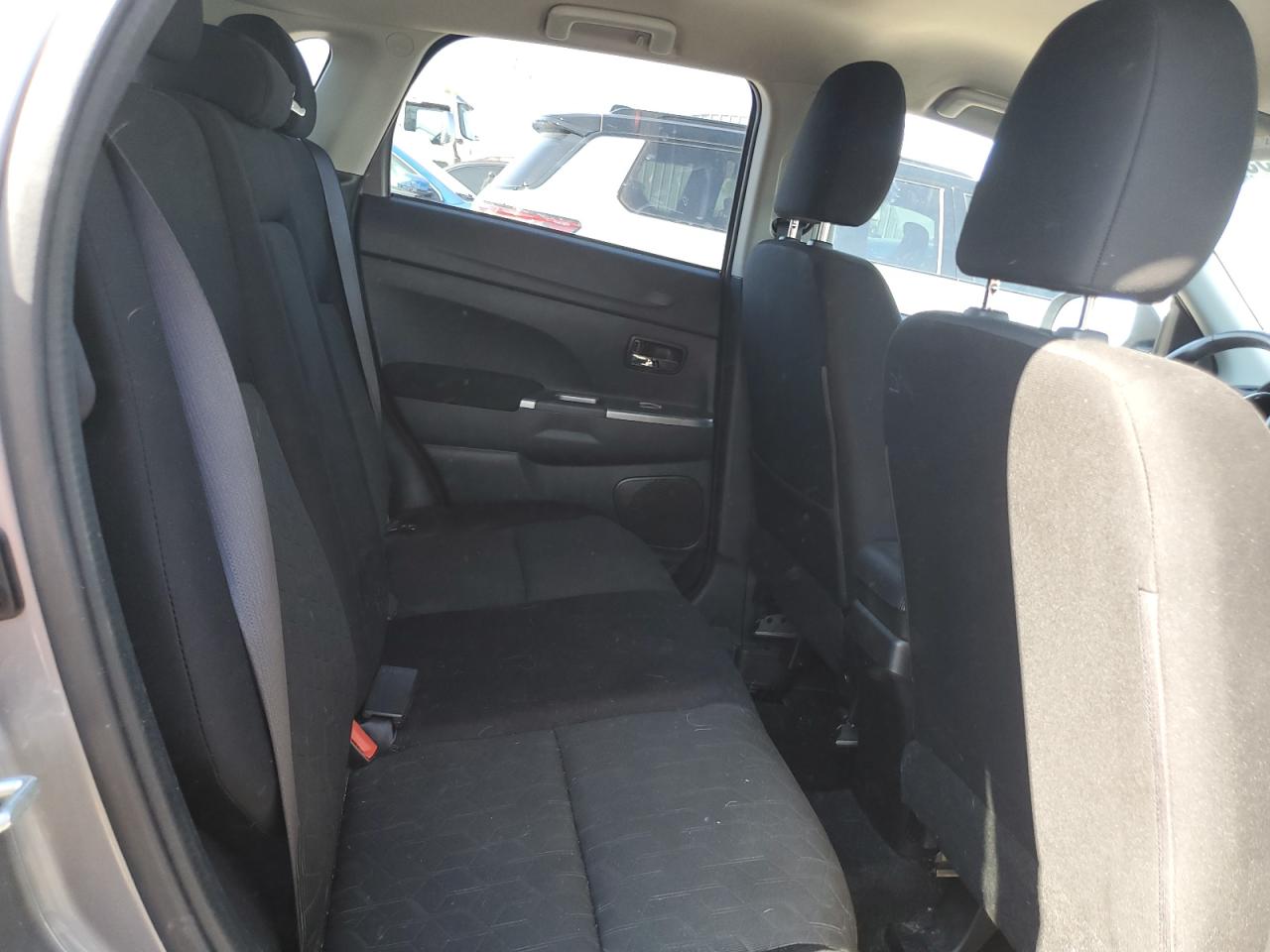 MITSUBISHI OUTLANDER ES